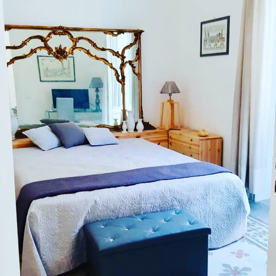 B&B Charme Centre-Ville Artistic & Literary Rooms パレルモ エクステリア 写真