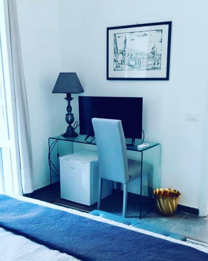 B&B Charme Centre-Ville Artistic & Literary Rooms パレルモ エクステリア 写真