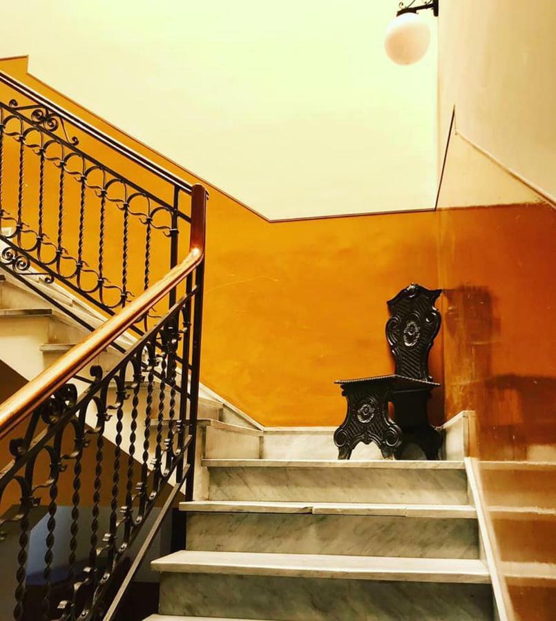 B&B Charme Centre-Ville Artistic & Literary Rooms パレルモ エクステリア 写真