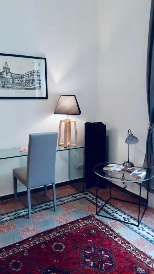 B&B Charme Centre-Ville Artistic & Literary Rooms パレルモ エクステリア 写真