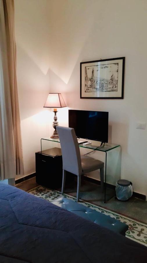B&B Charme Centre-Ville Artistic & Literary Rooms パレルモ エクステリア 写真